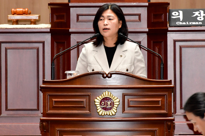 최지현 광주시의원이 16일 16일 열린 제332회 정례회 5분 발언에서 금호타이어 화재와 관련해 유해 화학물질 정보 공개와 2차 오염 방지, 주민피해보상 등 실질적 대책을 광주시에 촉구했다. 광주시의회 제공