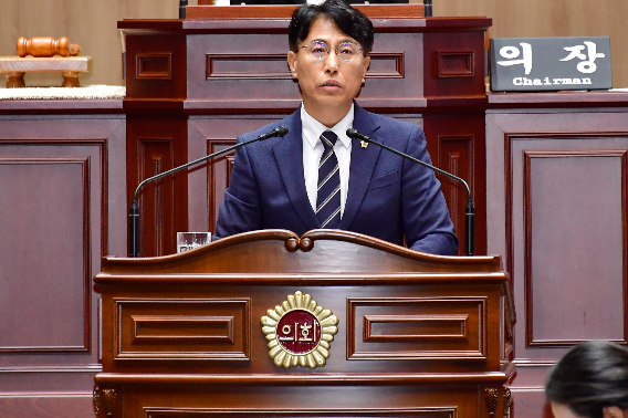 박필순 광주시의원은 16일 시의회 제332회 1차 정례회 본회의 긴급현안질문에서 시내버스 파업과 관련해 강기정 광주시장에게 정치력을 발휘해 달라고 요구했다. 광주시의회 제공