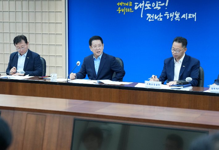 김영록 전남지사가 '새 정부 국정과제 대응 TF'회의를 주재하고 있다. 전라남도 제공 