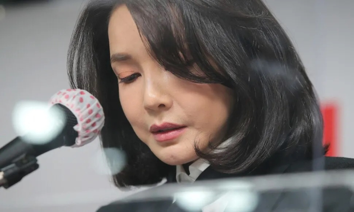 김건희 학위 취소되나…국민대 "석사 취소면 박사도 무효"