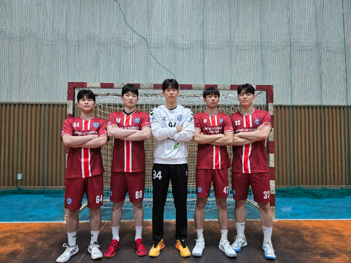 왼쪽부터 박정현, 오준석, 권오준, 이두진, 성지성. 충북교육청 제공