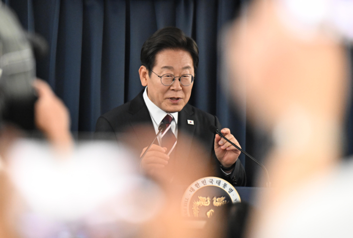 이재명 대통령, 기내 기자간담회. 연합뉴스