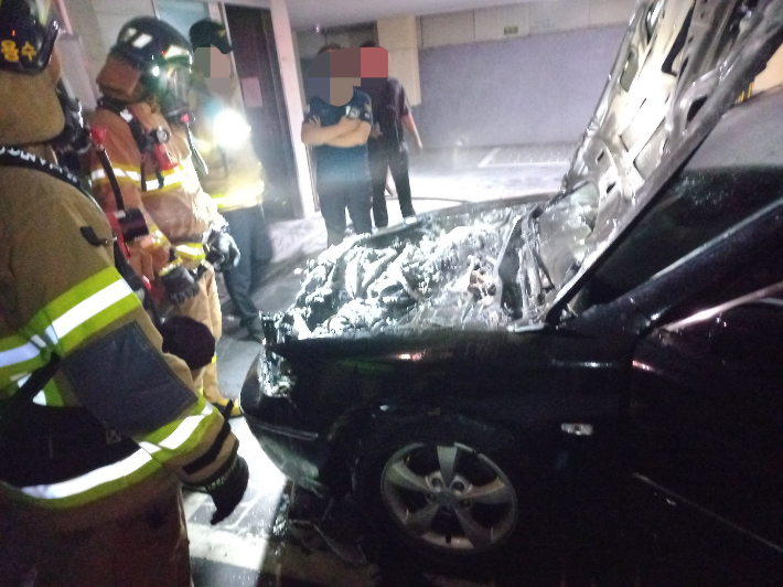 포항 해도동 주차장 승용차 화재. 경북소방본부 제공