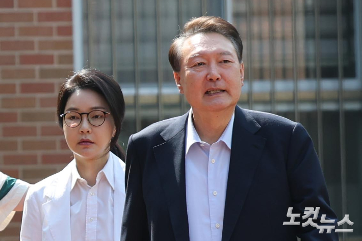 '김건희 비화폰' 논란…박은정 "국정농단", 박성준 "입원해도 수사"