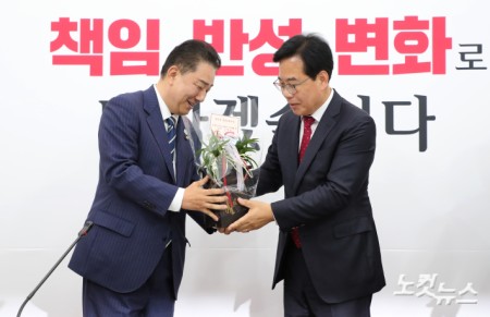 더불어민주당 김병기 원내대표, 국민의힘 송언석 원내대표 예방