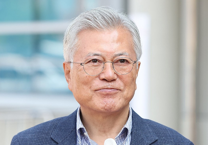 법원, 文 뇌물혐의 재판 이송신청 '불허'…서울중앙지법서 진행