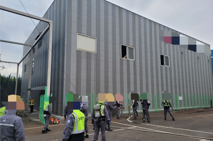 화재가 발생한 동국제강 공장. 경북소방본부 제공