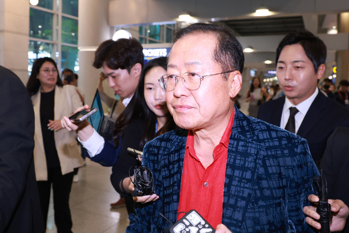 하와이서 돌아온 홍준표 "정치 보복 말고 국민 통합"