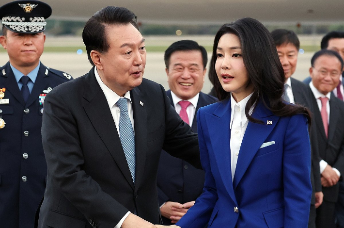 [칼럼]관저도 병상도 '요새' 삼는 尹부부