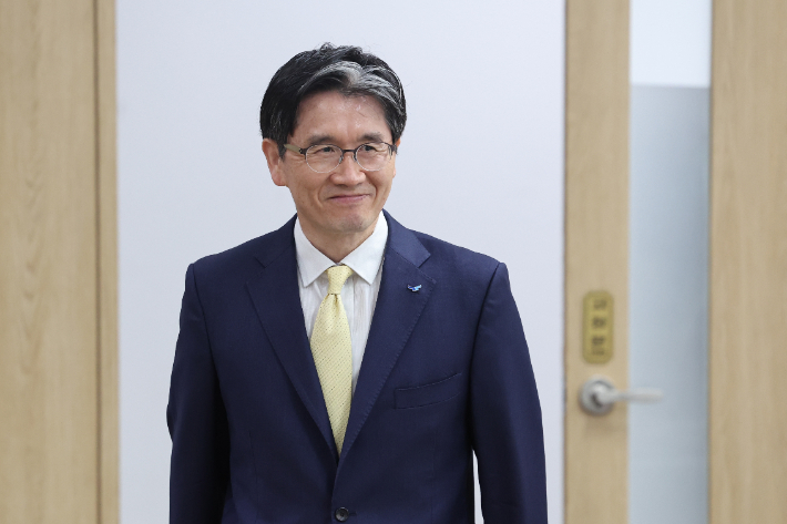 오동운 고위공직자범죄수사처장이 17일 정부과천청사 공수처에서 열린 기자간담회에 참석하고 있다. 연합뉴스