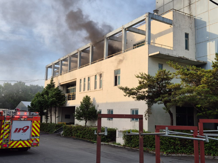 경주 자동차부품공장 사무실 화재. 경북소방본부 제공