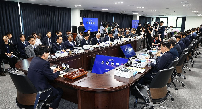 국정기획위원회 전체회의. 연합뉴스