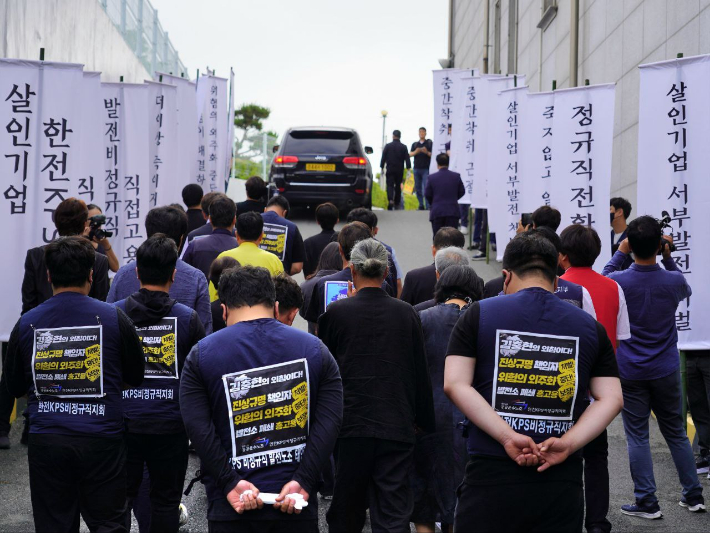 18일 오전 충남 태안 태안보건의료원상례원에서 태안화력 비정규직 노동자 고(故) 김충현 씨 발인이 엄수됐다. 사고대책위원회 제공
