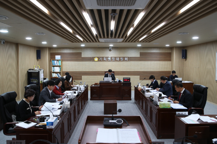 익산시의회 기획행정위원회가 지난 16일 시청 내 직장어린이집 민간위탁 동의안을 부결했다. 익산시의회 제공