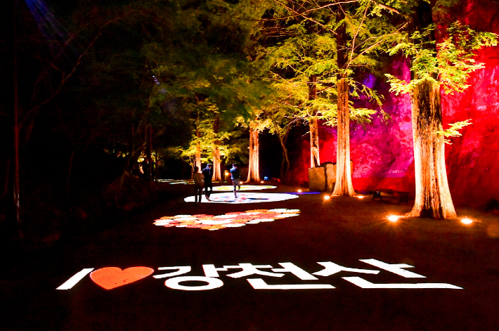 오는 11월 8일까지 강천산군립공원이 야간에도 개장한다. 순창군 제공