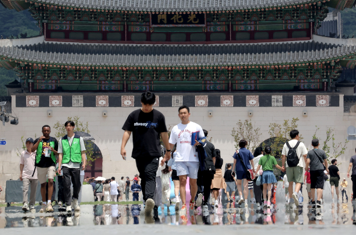 뜨거운 광화문 광장. 연합뉴스