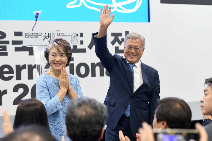 '책방지기' 문재인도 왔다, 서울국제도서전[노컷네컷]