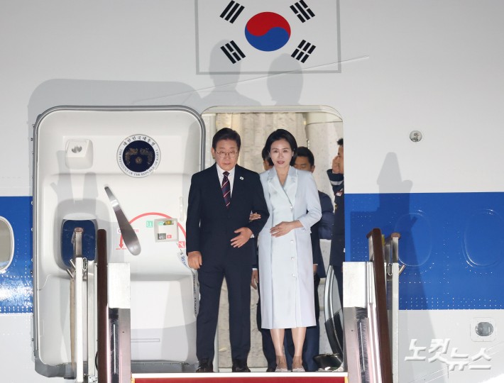 이재명 대통령, 외교 데뷔전 마치고 귀국