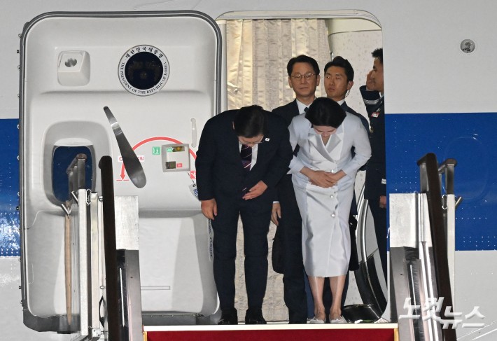 이재명 대통령, G7 일정 마치고 귀국