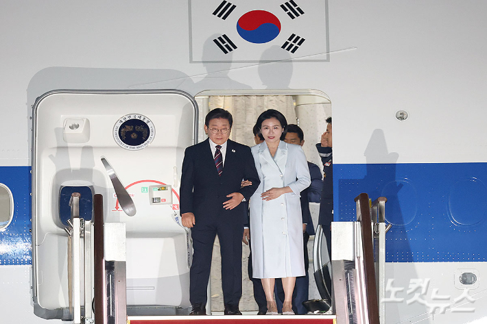 이재명 대통령, 외교 데뷔전 마치고 귀국 [노컷네컷]