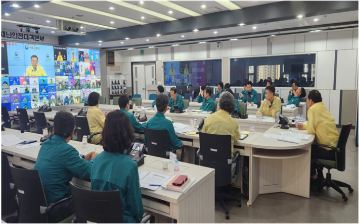 부산시는 지난 18일 시청 재난안전대책본부에서 '호우 대비 안전관리 특별대책 보고회'를 개최했다. 부산시 제공