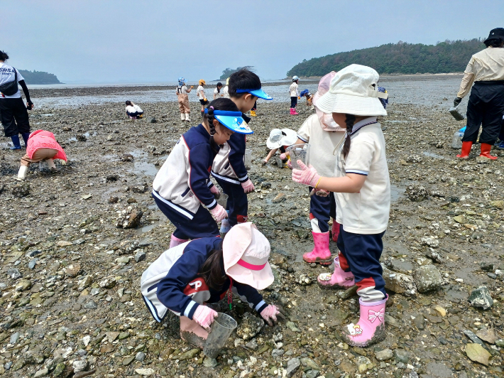 여수 갯벌 노을마을-갯벌 체험. 전라남도 제공