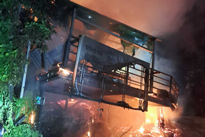 19일 오전 1시 40분쯤 강원 춘천시 남산면 방곡리의 한 펜션에서 불이 났다. 강원소방본부 제공