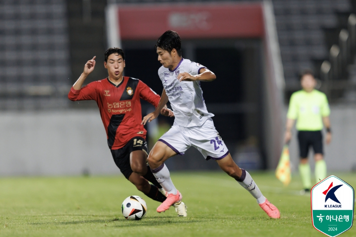 전남 드래곤즈 유진홍(흰색 유니폼). 한국프로축구연맹 제공