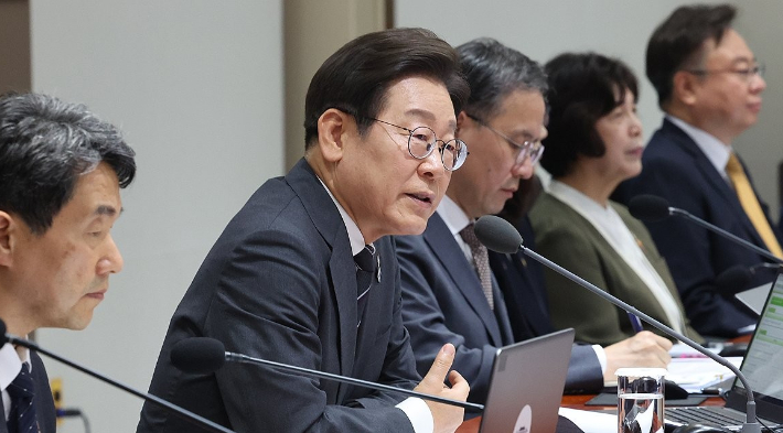 이재명 대통령이 19일 용산 대통령실에서 국무회의를 주재하고 있는 모습. 연합뉴스