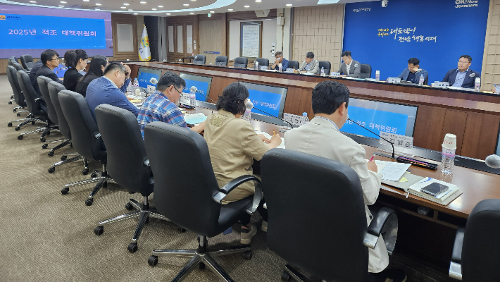 전라남도는 지난 19일 도청에서 '2025년 적조 대책위원회'를 개최했다. 전라남도 제공