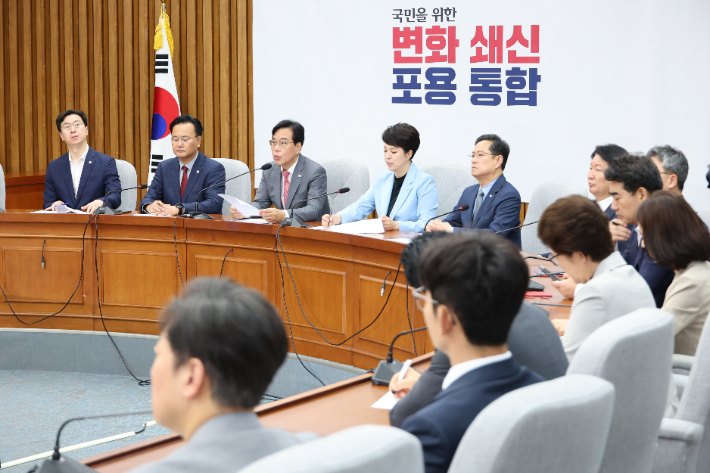 국힘 "대통령 당선 축하파티 열듯 돈 뿌리는 정치 추경"