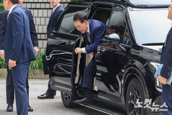 길어지는 尹 신병처리 논의…경찰, '내란 특검'에 공 넘기나