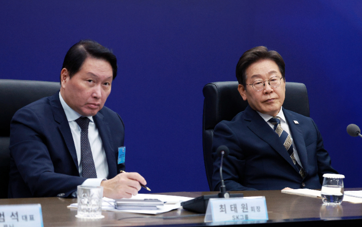 최태원에 칭찬 퍼부은 李대통령 "스타트업 펀드 10조, 어렵지 않아"