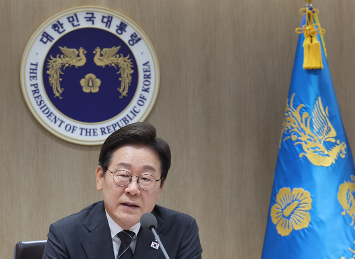 李, 오늘 여야 지도부 관저 오찬…청문회·추경 돌파구 찾을까