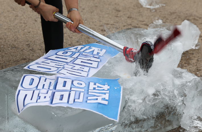 직장인 57% "최저임금, 인간다운 삶 보장 못해"…1만2천원↑ 희망