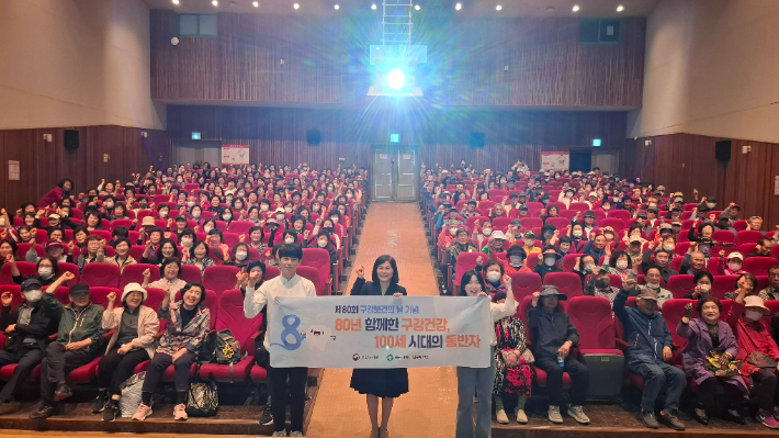 울산 남구보건소는 제80회 구강보건의 날(6월 9일)을 맞아 구강 건강 주간을 운영했다. 보건소를 찾은 어르신들을 대상으로 구강 건강 실천 교육을 했다. 남구보건소 제공