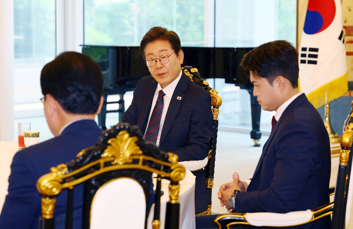 "모두의 대통령" 외친 뒤 18일만에…여야 회동 '첫 단추'