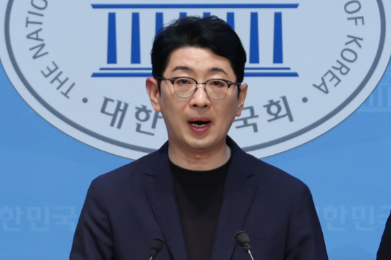 '출판기념회 신고 의무화' 법안 낸 주진우…김민석 겨냥