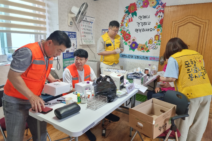 포항의료돌봄지원단과 이가리항권역 어촌신활력증진사업단은 지난 21일 이가리 마을회관에서 '가가호호 찾아가는-의료돌봄서비스' 활동을 펼쳤다. 포항의료돌봄지원단 제공 