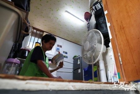 쪽방촌에 찾아온 폭염