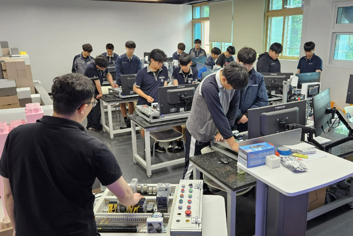 '창원형 교육발전특구 사업' 경남대 동력설비 교육. 창원시 제공 