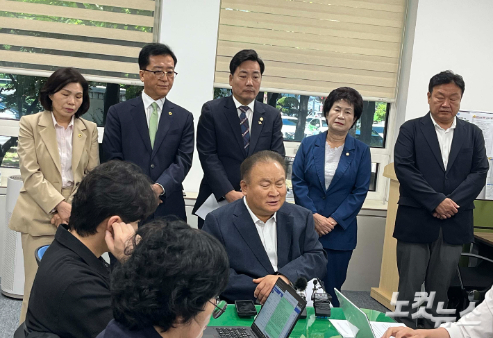 이상민 국민의힘 대전시당 위원장이 23일 대전시의회에서 기자간담회를 갖고 해수부 이전 반대 입장을 밝혔다. 정세영 기자
