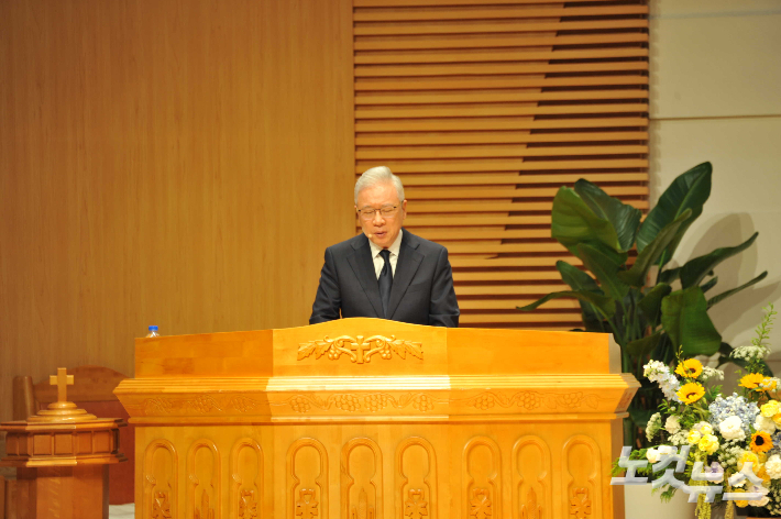 조정민 목사(베이직교회)가 말씀을 선포하고있다. 최재훈VJ