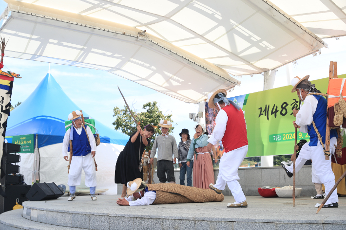 지난해 열린 십이령바지게꾼 공연 모습. 울진군 제공