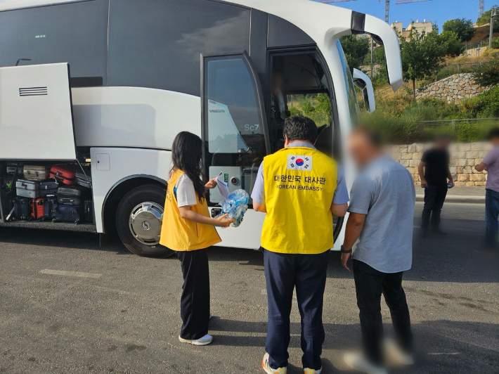 이스라엘 체류 국민·동포 45명 이집트로 대피…민관 합동 지원
