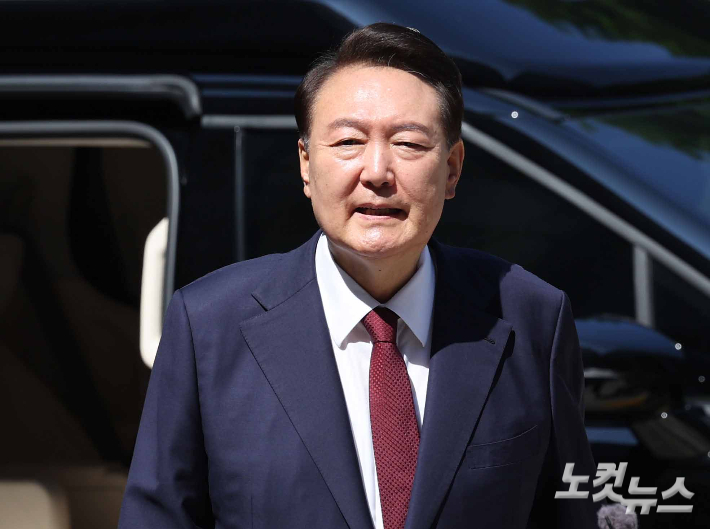내란특검 첫 참여 재판…軍 "계엄 요건 안돼" 증언에 尹 직접 반박