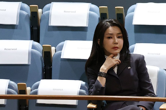 김건희, 도이치·명태균 의혹 검찰조사 불응…특검서 받을 듯