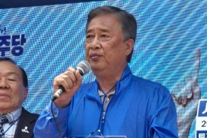 지난 5월 28일 강원도 춘천에서 선거 운동 중인 유성엽 전 국회의원. 페이스북 캡처