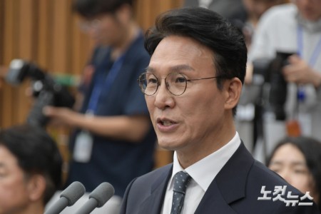 김민석 국무총리 후보자가 24일 서울 여의도 국회에서 열린 인사청문회에서 모두발언을 하고 있다.