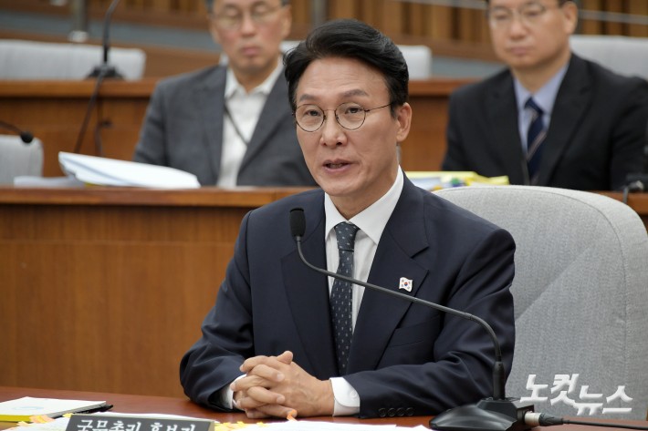 김민석 국무총리 후보자가 24일 서울 여의도 국회에서 열린 인사청문회에서 의원 질의에 답변을 하고 있다.